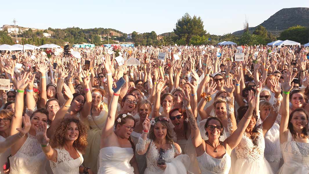 Here come the brides - 1,347 women dressed in white set new record