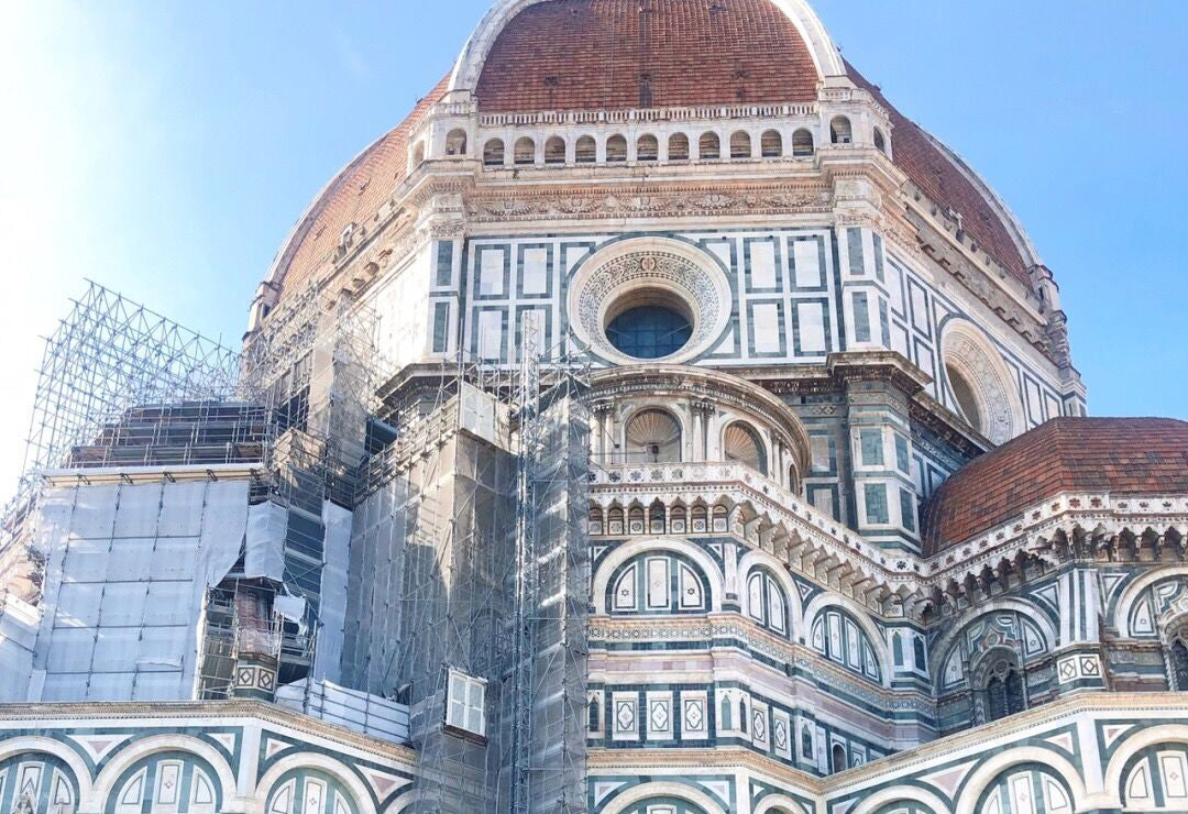 Take a honeymoon picture with a veil ❀ Veil travel