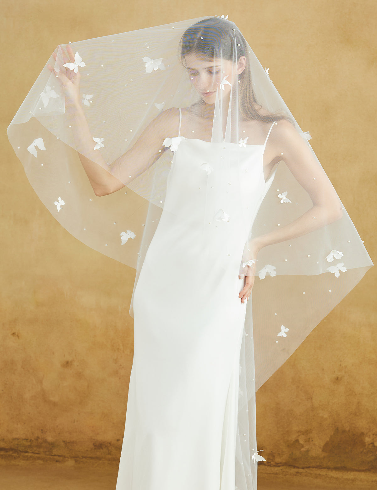 Voile de Mariage Élégant en Cathédrale avec Blusher en Perles et Détails en Papillon