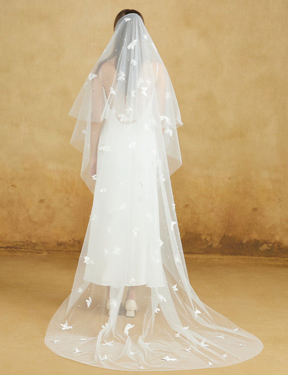 Voile de Mariage Élégant en Cathédrale avec Blusher en Perles et Détails en Papillon