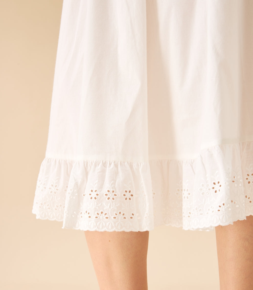 Close-up of the antique medallion edge. This 100 percent cotton half slip is a beautiful anti-cling white half slip.