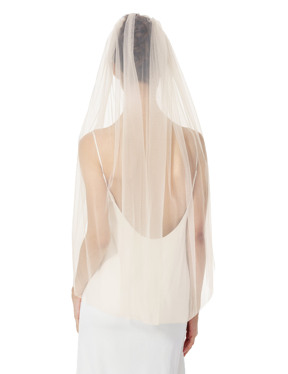 the back effect of the champagne fingertip-length veil