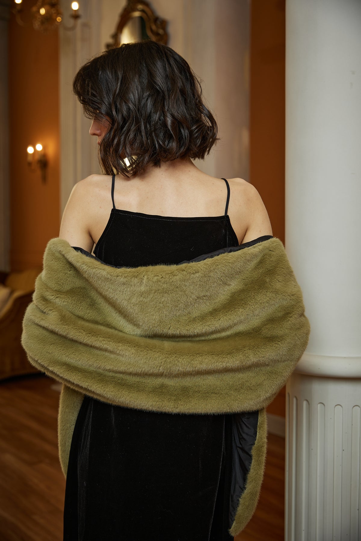 Women's faux fur wedding shawl