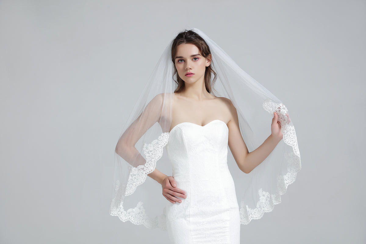 Wedding Bridal Veil with Comb 1 Tier Lace Applique Edge Ivory Fingertip Length-V68