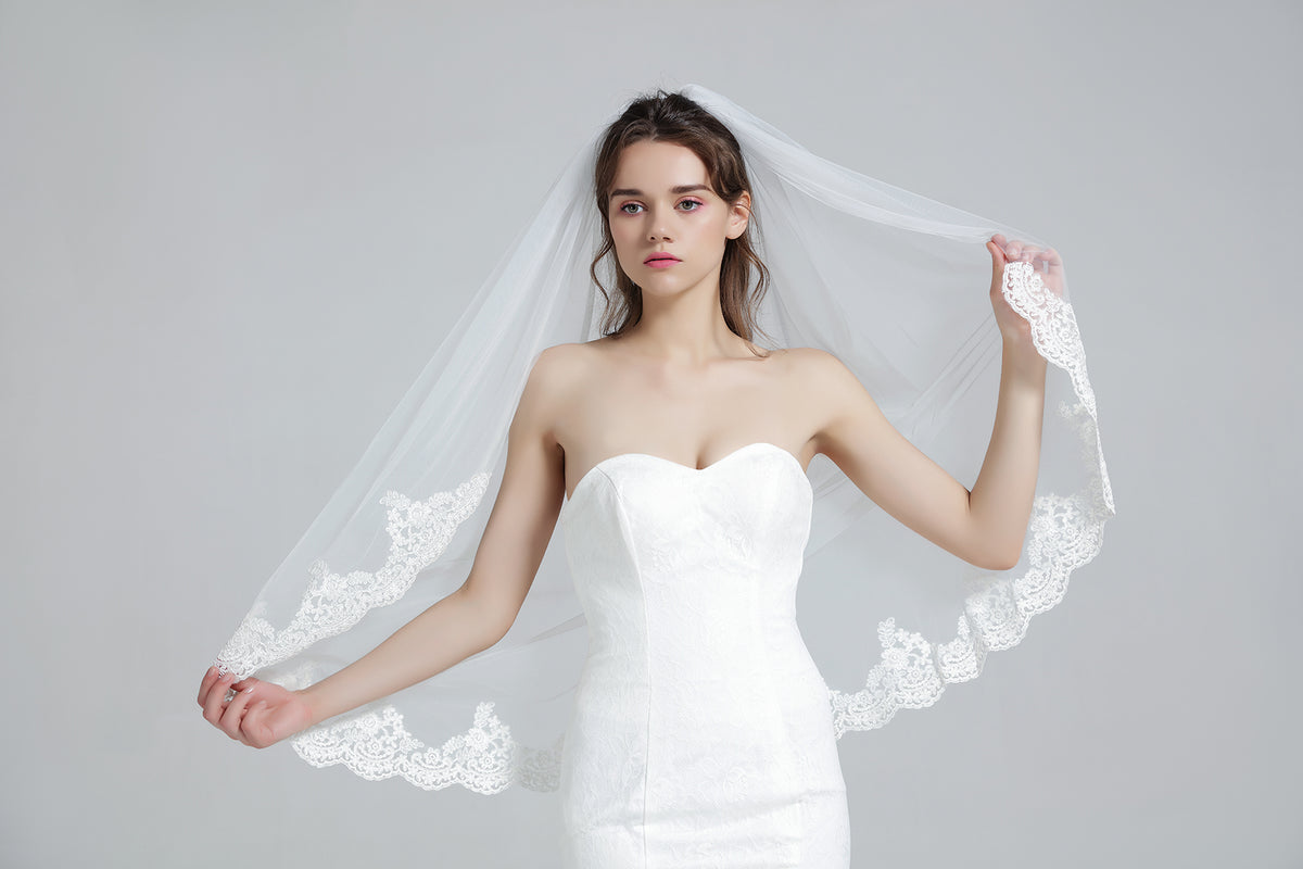 Wedding Bridal Veil with Comb 1 Tier Lace Applique Edge Ivory Fingertip Length-V68