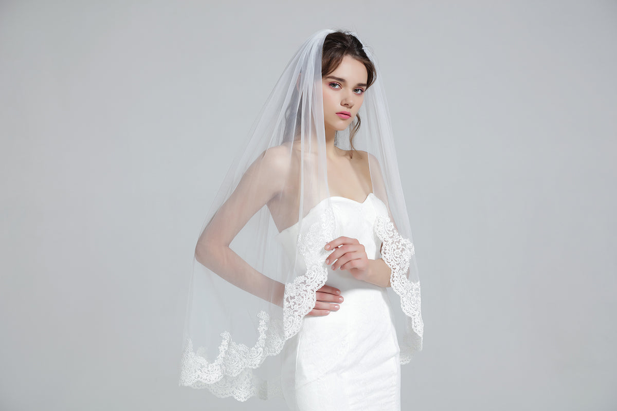 Wedding Bridal Veil with Comb 1 Tier Lace Applique Edge Ivory Fingertip Length-V68