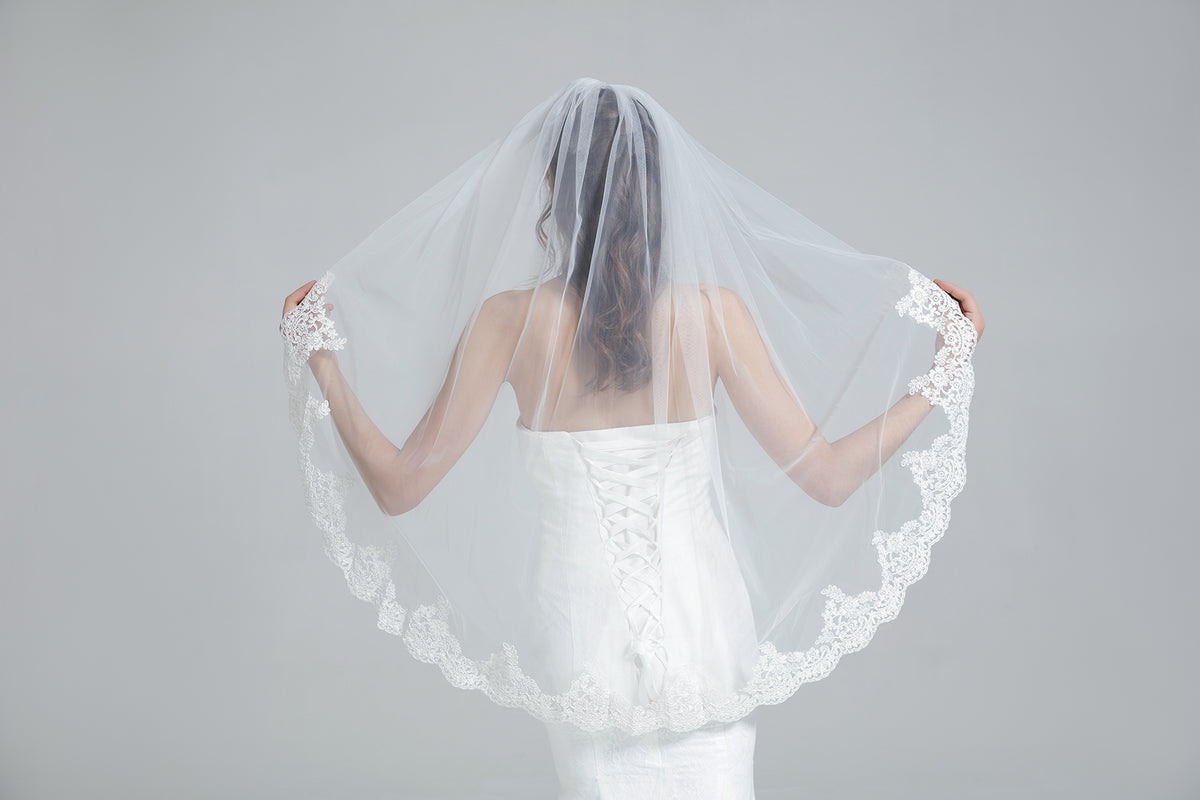 Wedding Bridal Veil with Comb 1 Tier Lace Applique Edge Ivory Fingertip Length-V68