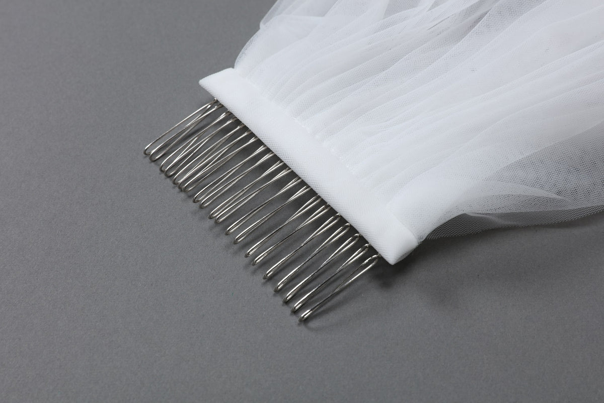 Voile de Mariée avec Peigne 1 Niveau Bord en Dentelle de Cils Appliqué Longueur au Doigt 37" Blanc Ivoire-V80